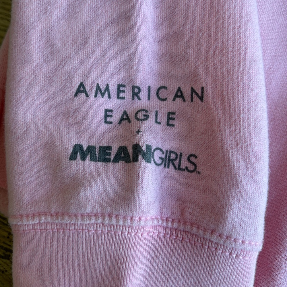 🦅 American Eagle Mean Girls “On Wednesdays We Wear Pink” Sweatshirt - Picture 3 of 6